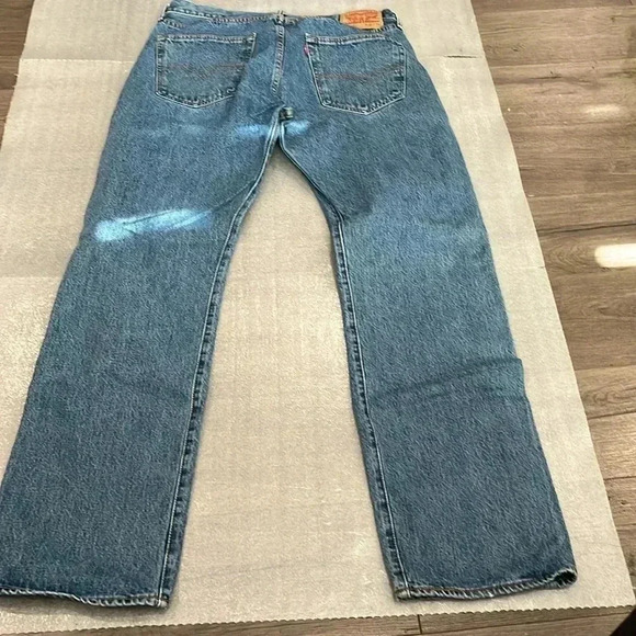 [W36L34]Levi’s 501  Light washed Men Straight Leg Jeans - Picture 6 of 7